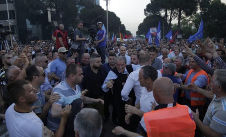 “S’KA DIALOG”/ Sali Berisha mbron vendimin e Ilir Metës: Shpëtoi vendin nga lufta civile
