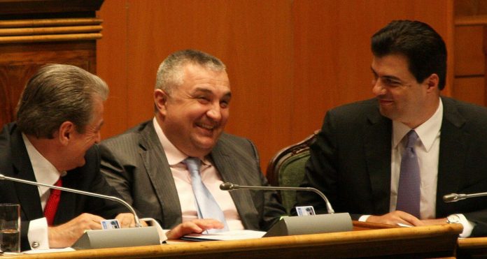 IRONIA/ Basha duke pritur Ilir Metën të anulojë 21 janarin nga kujesa e shqiptarëve