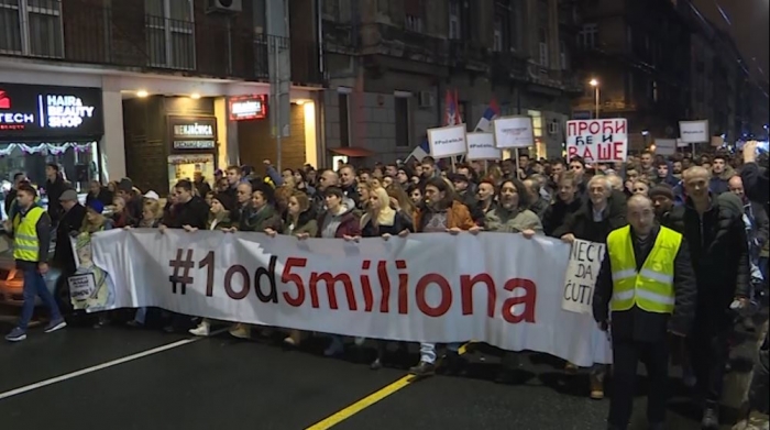 PROTESTA NË BEOGRAD/ Protestuesit kërkojnë dorëheqjen e presidentit Vuçiç