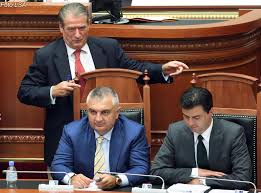 “DO NDËRTOJ FALAS NJË BURG TË RI”/ Premtimi i fortë e gazetarit: Nëse drejtësia arrin të fusë brenda binomin Meta-Berisha