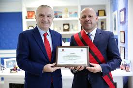 IRONI ME DEKRETIN E RI TË METËS/ Sekretari socialist: Xhelal Mziu fiton “bingon”, zgjedhjet më 13 tetor