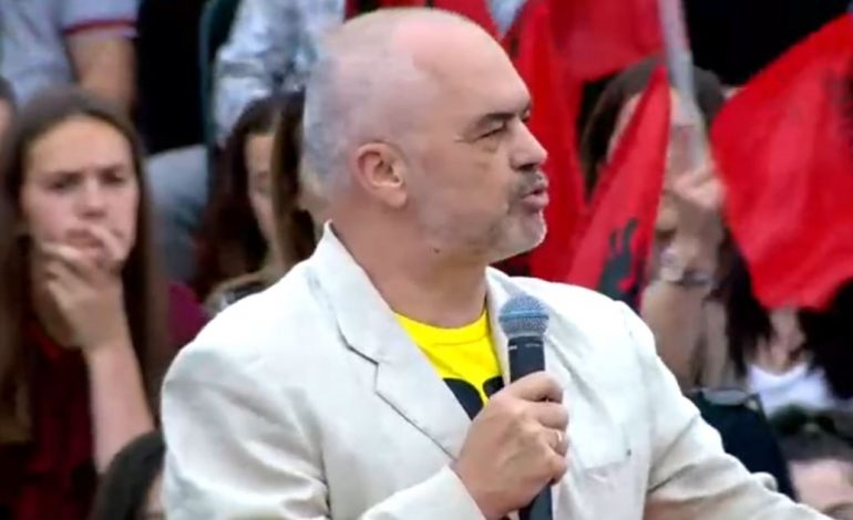 “NUK ËSHTË KOMENT NË FEJSBUK”/ Rama i kthehet komentueses: Gjej arsye tjetër xhan