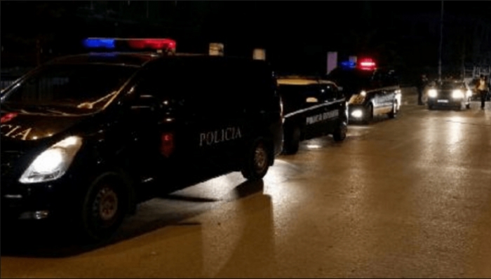 TË SHTËNA ME ARMË PARA BASHKISË NË ELBASAN/ Detajet e REJA: Garda qëlloi në ajër, një person po…