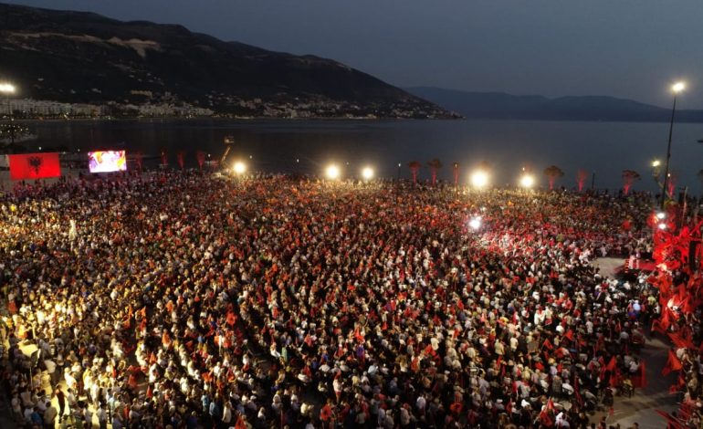 MBYLLJA E FUSHATËS NË VLORË/ Ja si e priti qyteti i flamurit kryeministrin Rama (FOTOT)