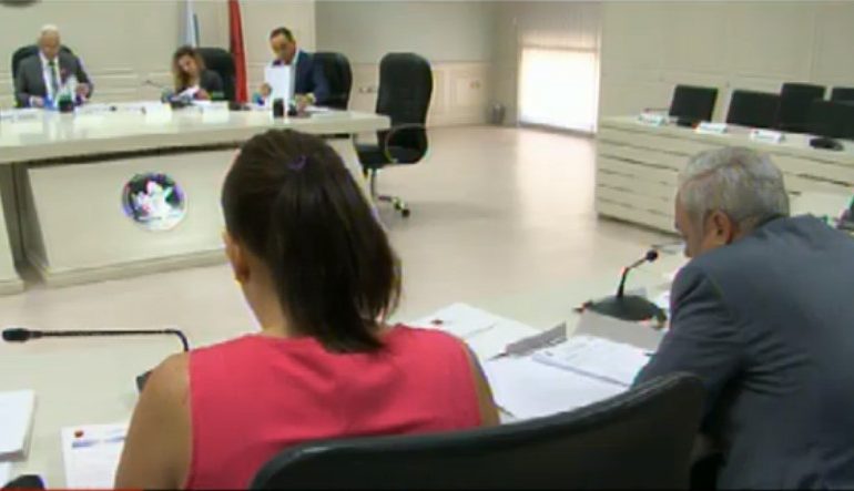 30 QERSHORI/ Zguri kundër zgjedhjeve, por voton pro vëzhgimit të procesit nga OSBE