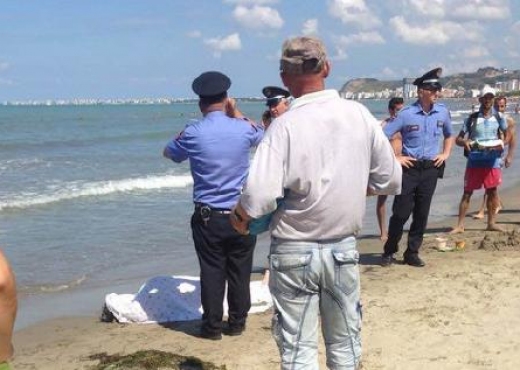 E RËNDË NË VLORË/ Pëson arrest kardiak në det, humb jetën pushuesja