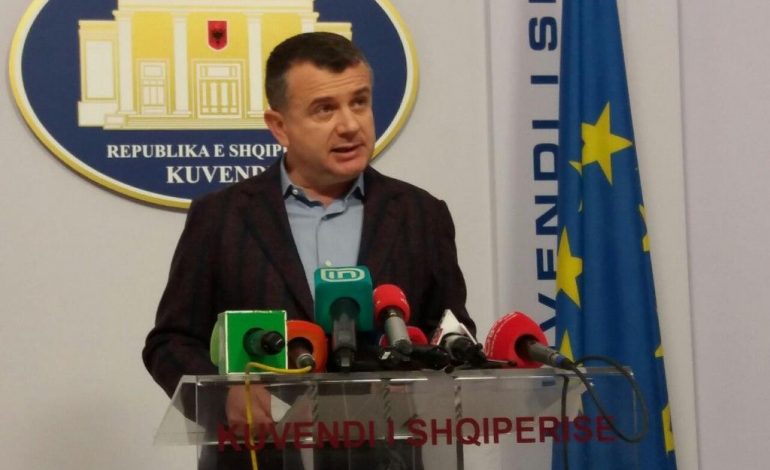 PAK PARA SEANCËS/ Balla njofton konferencë urgjente për shtyp