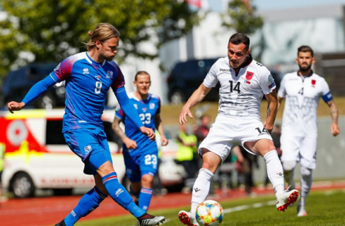 EDY REJA DEBUTON ME HUMBJE/ Kombëtarja dominon lojën por mposhtet nga Islanda (VIDEO)