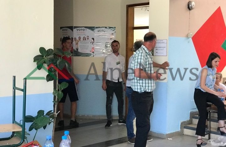 SHQIPËRIA VOTON/ Qytetarët e Kamzës votojnë qetësisht! Thirrjet e Xhelal Mziut…