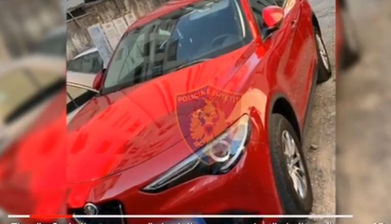 “ITALIANIN E MASHTROJNË DHE I MARIN MAKINËN”/ Në timon i riu i dënuar për vrasje. Kur e ndjek policia…