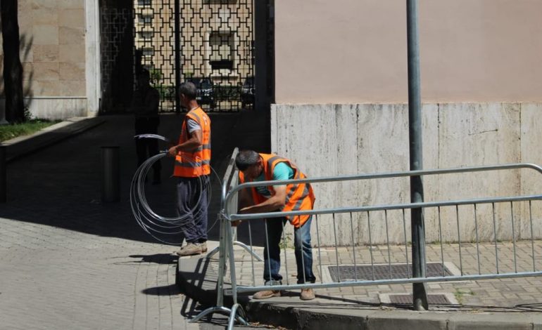 PROTESTA NË PRAG/ Opozita përgatitet për “sulm”, qeveria për “mbrojte” (FOTO)