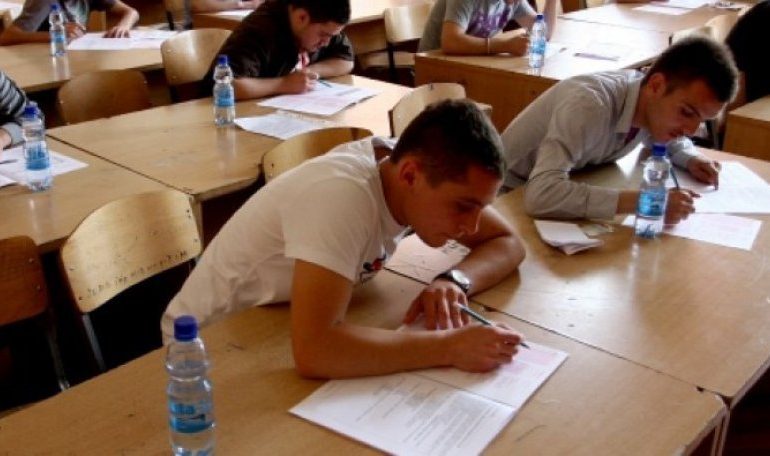 MATURA SHTETËRORE/ Dalin notat e provimit të Gjuhë-Letërsisë për maturantët (LISTA)