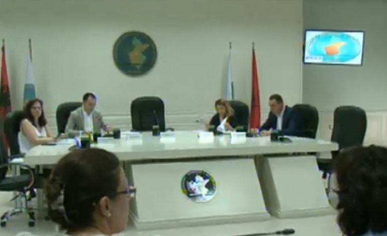 E FUNDIT/ Merren në mbrojtje 4 anëtarët e KQZ: Ndihemi të kërcënuar!