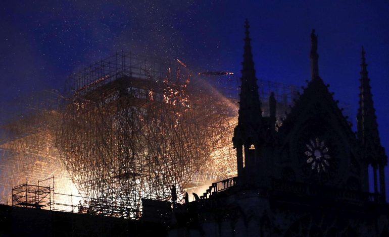 DY MUAJ PAS ZJARRIT/ Bamirësit frenohen për rindërtimin “Notre Dame”