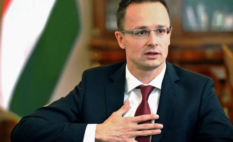 NEGOCIATAT/ Ministri i Jashtëm hungarez pro zgjerimit: Shqipëria dhe Maqedonia e Veriut duhet të pranohen