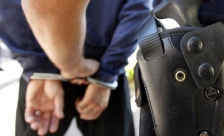 PO UDHËTONTE DREJT DUBLINIT/ Në pranga 27 vjeçari shqiptar, prezantoi në aeroport një pasaportë bullgare fallso