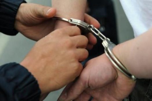 “FARMACIA” NË KORÇË/ Transportonin kontrabandë, ARRESTOHEN 3 persona, 2 doganierët…