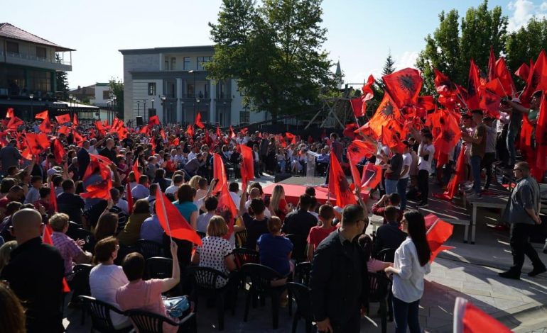 FUSHATA E PS/ Si u prit kryeministri Rama në Cërrik, ja FOTOT