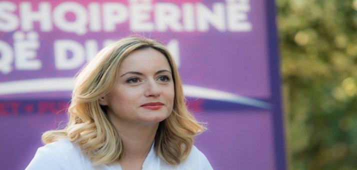 “SENIDA VAJZË E MIRË”/ Deputetja e PS thirrje Voltana Ademit: Kthe rrugë e dashur, i ke hyrë detit në këmbë