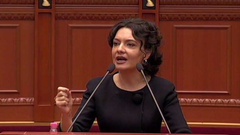 “SA TË KEM LULIN DHE MONËN NUK PYES PYES PËR AMERIKËN”/ Spiropali për Metën: Historia që përsëritet si komedi me Haxhiun e ri
