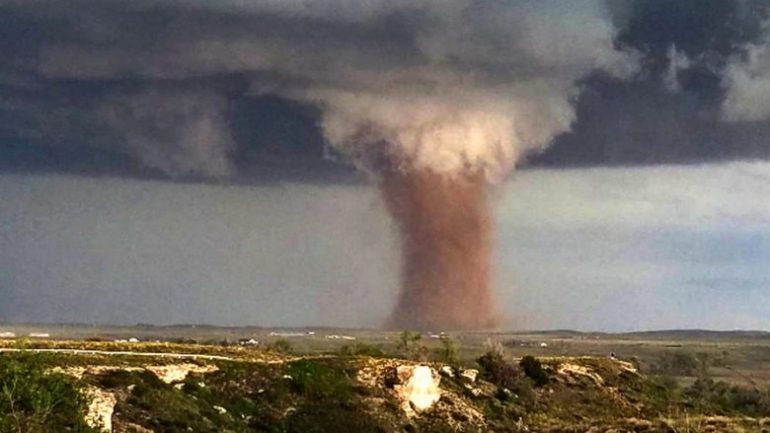 FENOMEN I RRALLË/ Shënohet një tornado në Kosovë, meterologët…