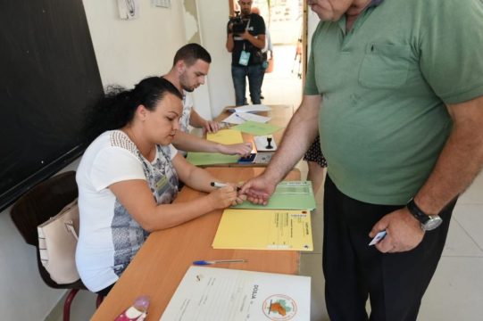 PUBLIKOHEN SHIFRAT/ KQZ: Mbi 670 mijë votues deri në orën 18:00