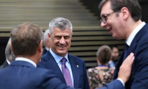 IA “PËRPLAS NË SY”/ Thaçi i drejtohet Vuçiç: Ju po e pengoni dialogun