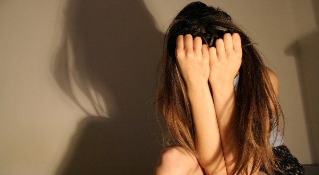 PËRDHUNOHET NGA SHOQJA E DHOMËS/ Studentja: Më kishte lidhur…