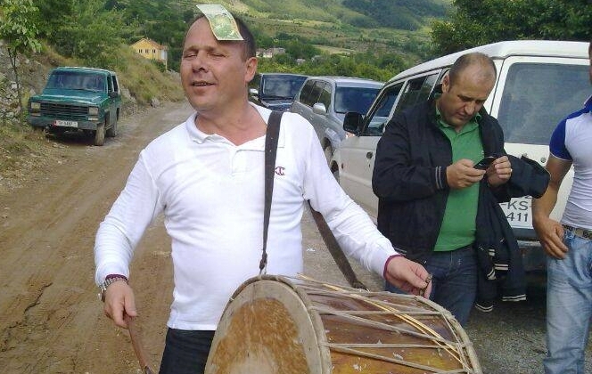 KUNATI NË GREQI DHE “FLAMUJT E KUQ”/ Si e trefishoi pasurinë Xhelal Mziu sa u bë kryetar, lekët nga vëllai në Angli