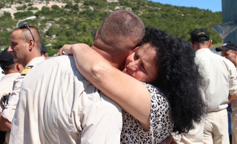 “ORIKU”/ Xhaçka uron misionin shqiptar në NATO: Erëra të mbara anijes në Egje (FOTO)