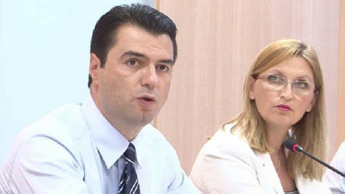 JEMI MËSUAR ME BURGOSJE POLITIKE TANI/ Voltana Ademi u del në krah punonjësve të saj që iu arrestuan për ryshfet