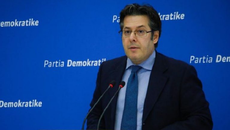 PD BËN THIRRJE PËR DHUNË NDAJ POLICISË/ Çmendet Paloka: Silluni me ta, si me një grabitës