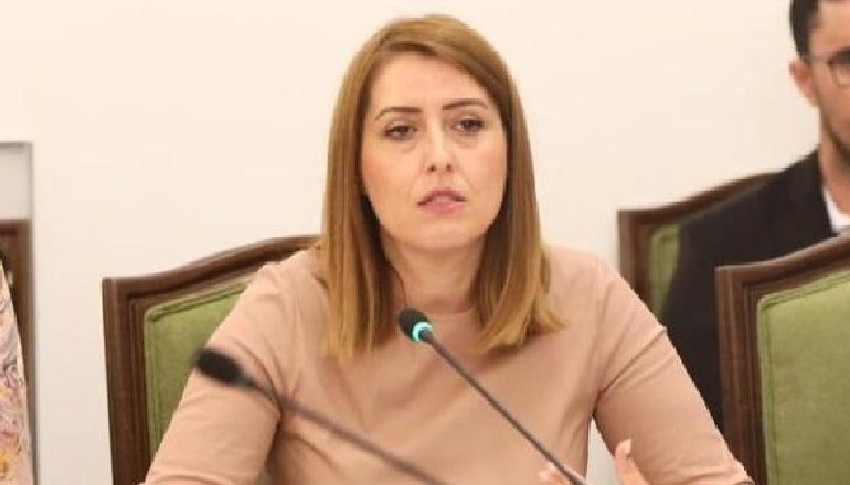 CIGARET ELEKTRONIKE DHE SHISHAT/ Manastirliu: Do NDALOHET pirja në ambiente…