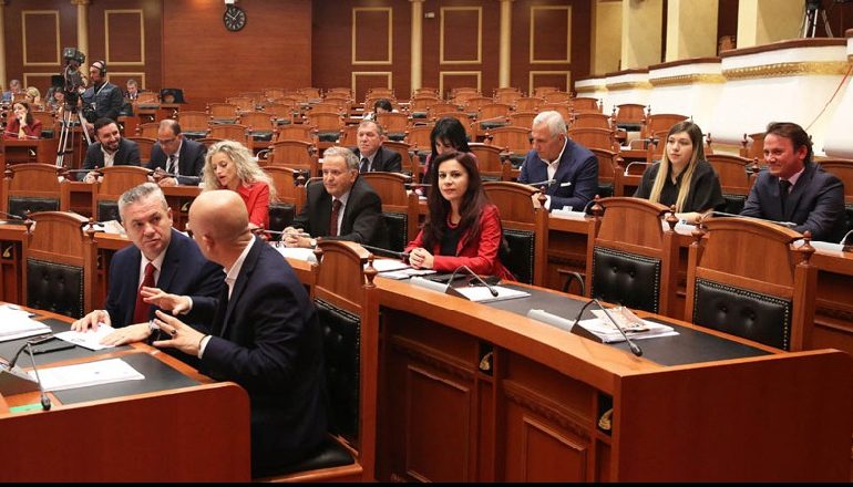 SOT SEANCA E PARË E KUVENDIT PAS 30 QERSHORIT/ Pritet rrëzimi i dekretit të Metës për përmbaruesit