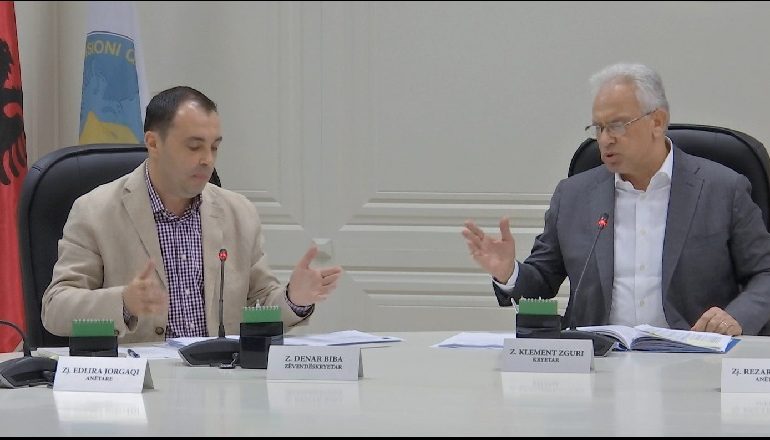 DEBATI NGA MBLEDHJA E KQZ/ Biba-Zguri: Mua s’ka perëndi të më hedhë në erë jo ti…të fala Bardhit