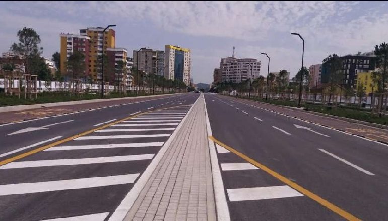 “I SAPO PËRFUNDUAR”/ Rama e nis ditën me pamje nga Bulevardi i Ri i Tiranës (VIDEO)