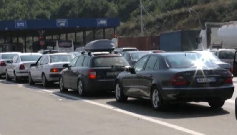 FLUKS KOSOVARËSH NË DOGANË/ Ja plazhet më të preferuara të tyre (VIDEO)