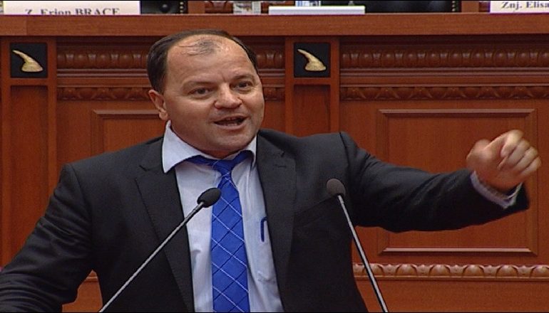 “TRULLOSET” NGA DASHURIA PËR METËN/ Gafa e Lefter Maliqit: Maliqi: Ulsiun po e heton BILD-i