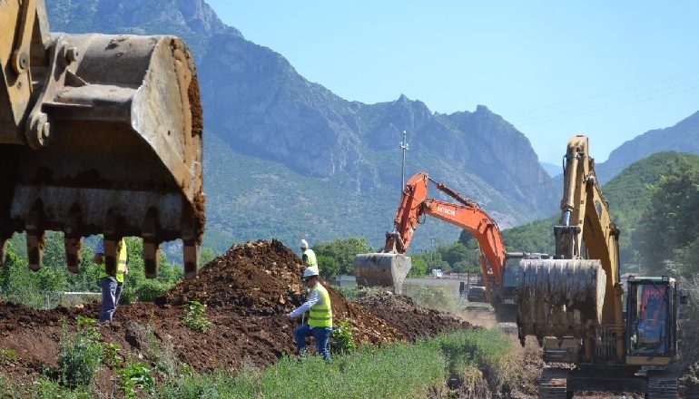 PROJEKTI/ Dyfishimi i kapacitetit të furnizimit me ujë në Tiranë, përfundon 40% e punimeve në Bovillë