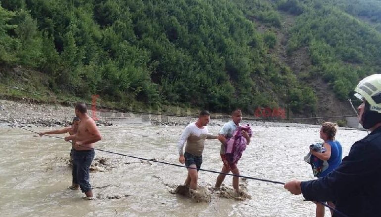TRAGJEDIA NË HOLTË/ Bashkia e Gramshit falenderon zjarrfikëset: Luftuan…