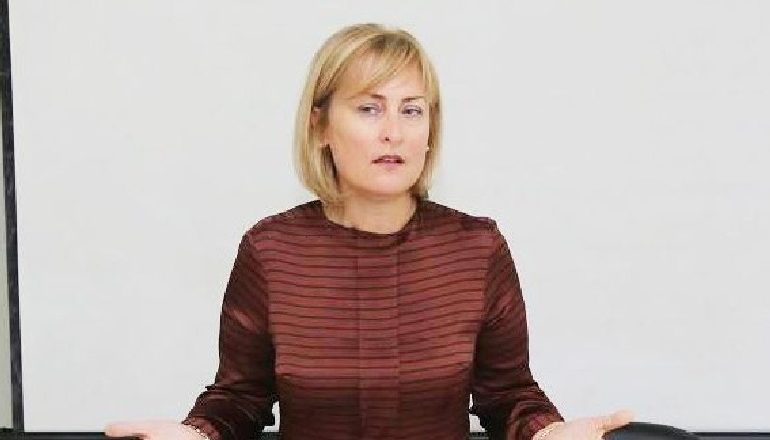 PAS KËRKESËS SË PS/ Gjykata e Durrësit vërteton mandatin e Valbona Sakos
