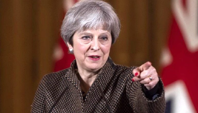 “POLITIKË NDARËSE…”/ Lamtumira e Theresa May me sulme të adresuara për Donald Trump