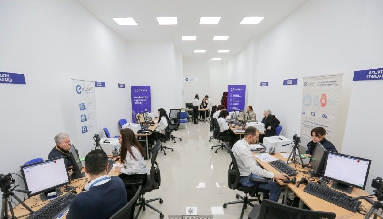 NË PRAG TË SKADIMIT PËR SHUMË QYTETARË/ Njoftim i rëndësishëm për kartat e identitetit