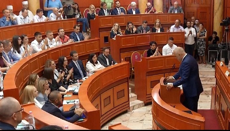 KONSTITUIMI I BASHKISË SË TIRANËS/ Rama: Mos harroni si e gjetëm…