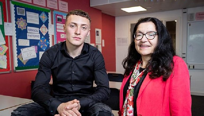 HISTORI SUKSESI/ Adoleshenti shqiptar fiton betejën për të qëndruar në Britani pas…
