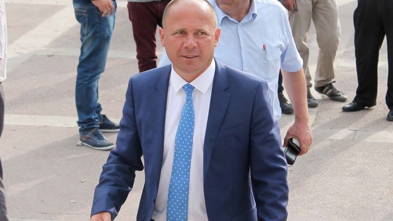 “TË MOS NJIHET MANDATI I RAKIP SULIT”/ Gjykata e Tiranës rrëzon kërkesën e Xhelal Mziut