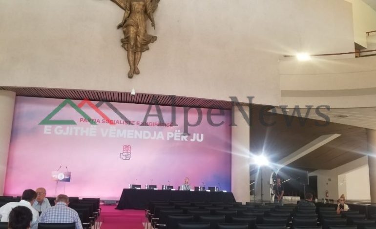 ASAMBLEJA E PS/ Gati salla në Pallatin e Kongreseve