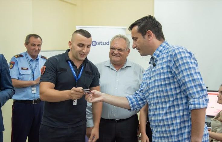 “DERI NË MES TË KORRIKUT…”/ Karta edhe për studentët e Akademisë së Sigurisë në Tiranë