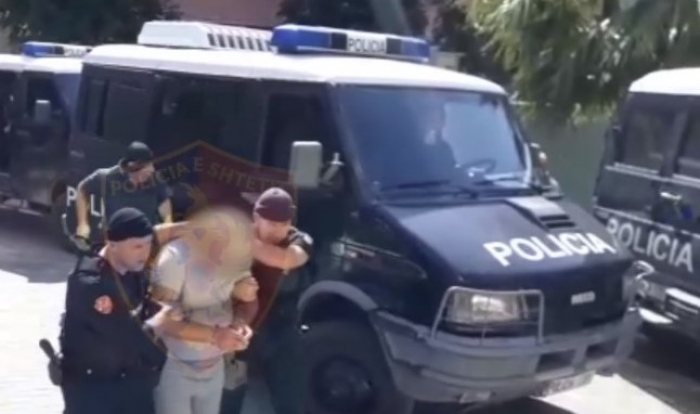 SULMUAN ME GURË AMBULANCËN DHE…/ Arrestohet babë e bir në Tiranë, në kërkim…
