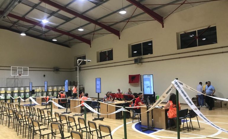 SHQIPËRIA VOTOI/ Tre kutite e para ne Tepelene. Termet Peci 378 vota…
